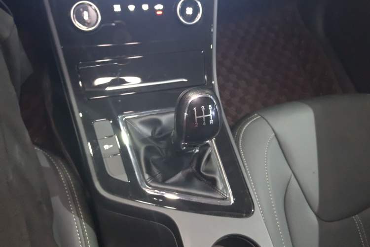 Used Chery Arrizo 5 2025 Excellence Version 1.5L Manual Fashion Edition Gear Lever