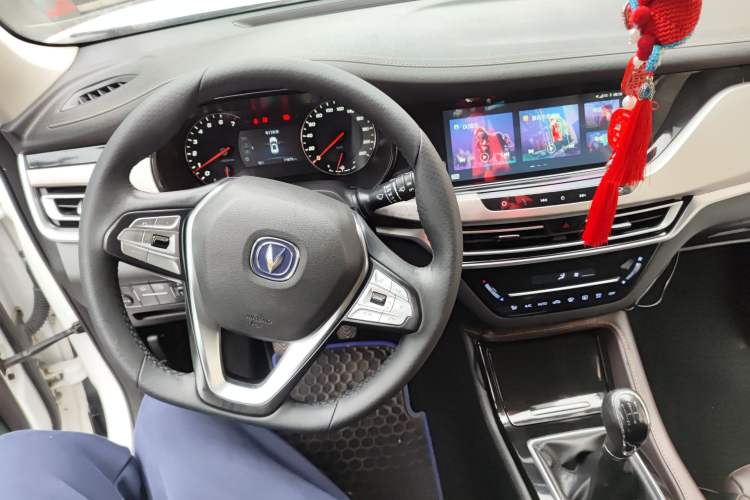 Used CHANGAN CS35PLUS 2018 1.6L Manual Cool Edition China V Standard Center Console