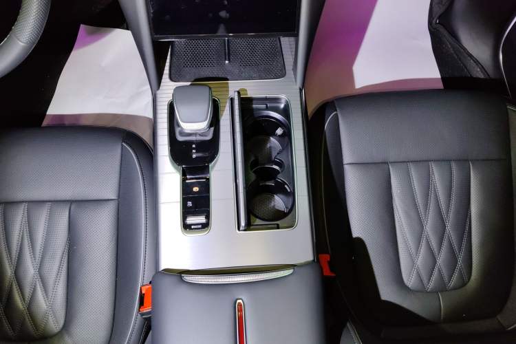 Used Hongqi HS7 PHEV 2024 2.0T PHEV Four-Wheel Drive Flagship Edition 6 Seats