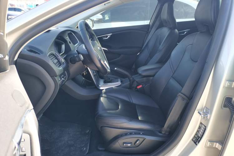 Used Volvo V40 2017 T3 Zhiya Edition