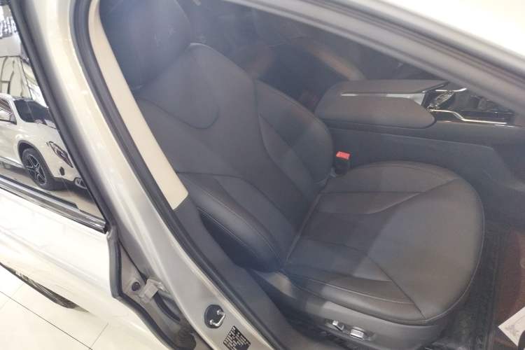 Used Hongqi E-QM5 2023 560km PLUS Right Front Seat