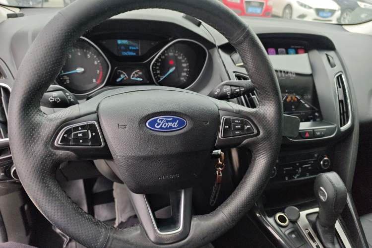 Used Ford Focus 2017 Sedan EcoBoost 125 Automatic Supreme Style SmartDrive Edition Center Console