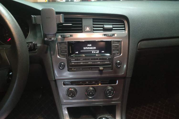 Used Volkswagen Golf 2016 1.6L Manual Fashion Edition Audio And AC Panel