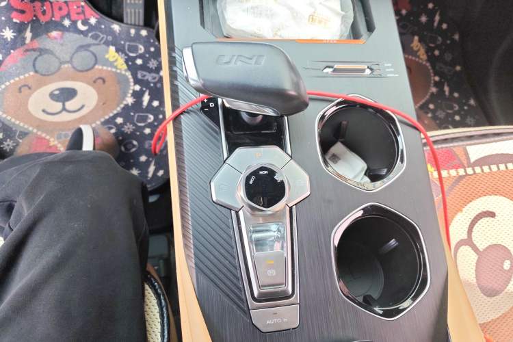 Used CHANGAN UNI-K 2021 2.0T All-Wheel Drive Prestige Version Gear Lever