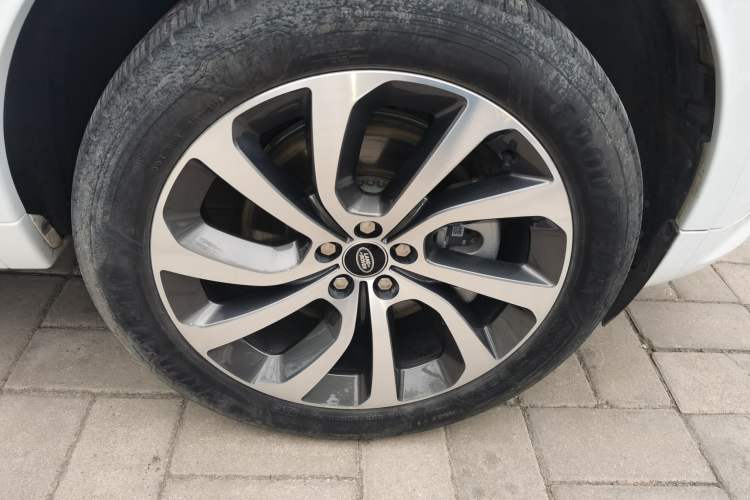 Used Land Rover Discovery Sport 2024 Performance Tech Edition Right Front Wheel Hub