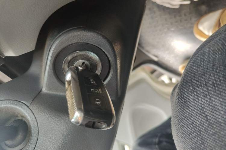 Used Iveco Power Daily 2017 2.5T Deluxe A37 High-Roof 6-7 Seater Bus 47Z5 Vehicle Key