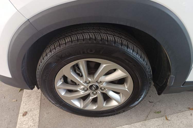 Used Hyundai Tucson 2015 1.6T Dual-Clutch Two-Wheel-Drive Smart Model Left Front Wheel Hub
