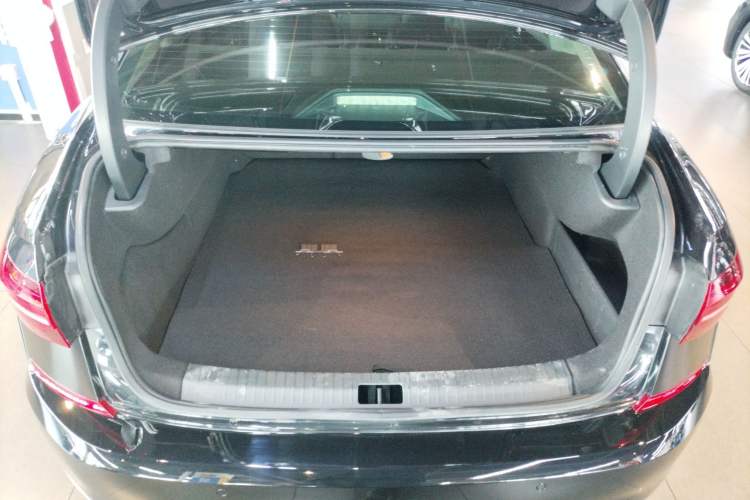 Used Volkswagen Passat New Energy 2020 430 PHEV Hybrid Elite Edition China VI Standard Trunk