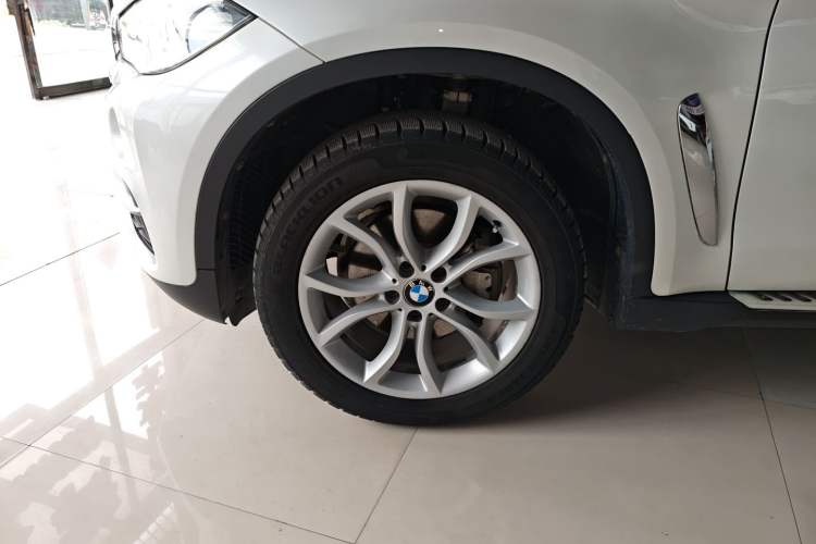 Used BMW X6 2015 xDrive28i Left Front Wheel Hub