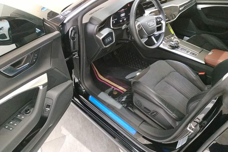 Used Audi A7L 2024 45TFSI S-line Dream-Building Edition Flow Crystal Package
