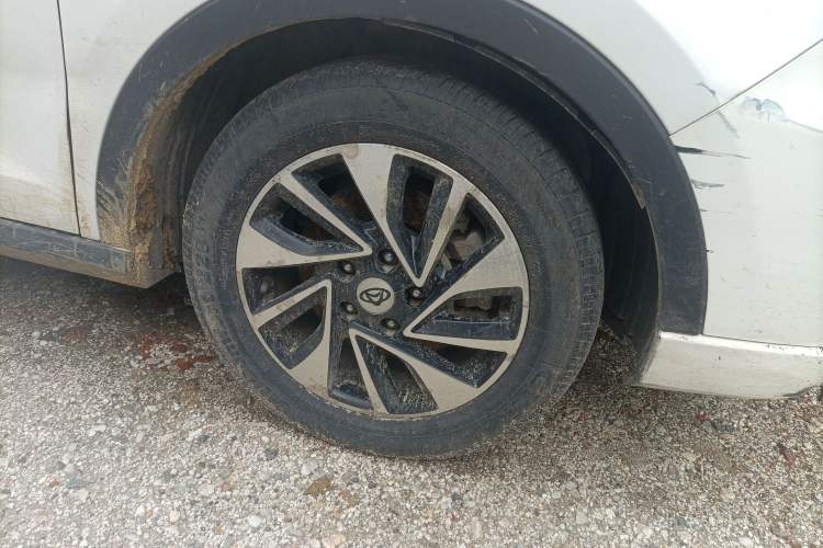 Used CHANGAN OSHAN A800 2017 1.6L Manual Comfort Model Right Front Wheel Hub