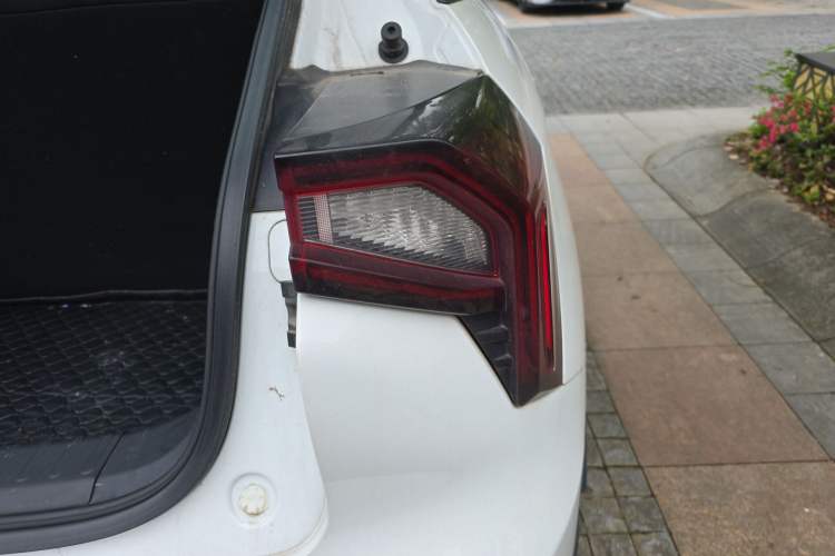 Used Geometry E Firefly 2023 320KM Cute & Handsome Tiger 5 Seats Right Rear Taillight