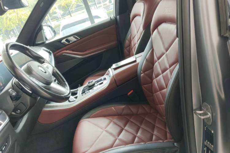 Used BMW X5 2023 xDrive 40Li Luxury Edition M Sport Night Vision Package
