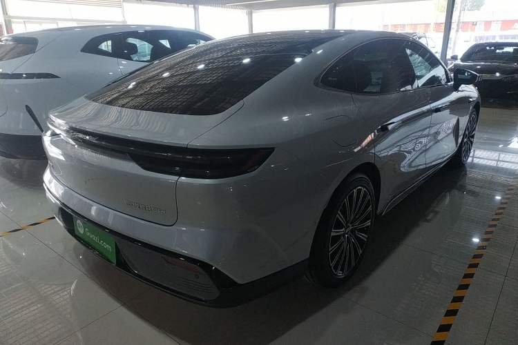 Used Geely Galaxy 8 2025 130km EM-i Flagship Edition
