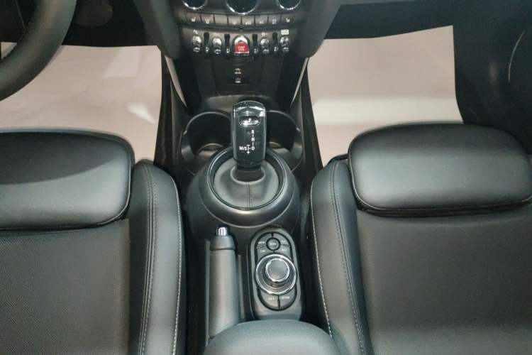 Used MINI MINI 2023 1.5T COOPER King's Cross Special Edition Five-Door Version