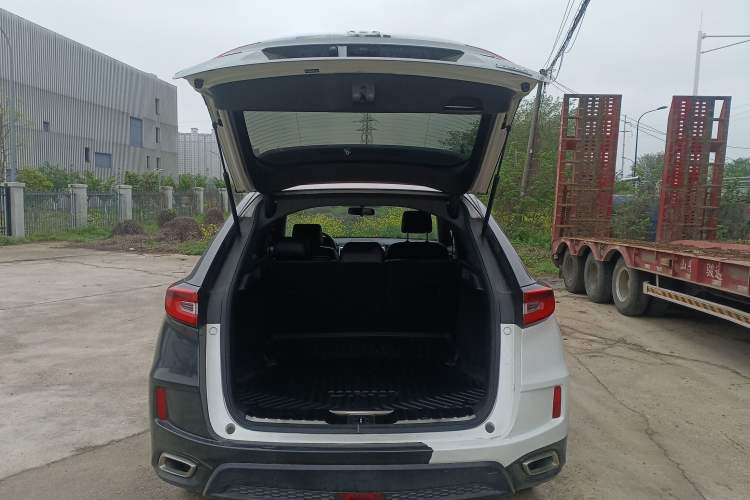 Used Honda UR-V 2017 240TURBO Two-Wheel Drive Classic Edition China VI Trunk