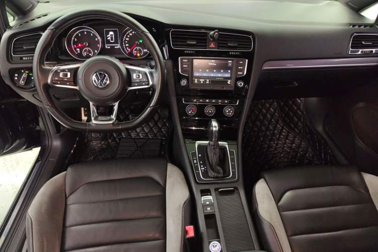 Used Volkswagen Golf 2016 1.4TSI Automatic R-Line Gear Lever