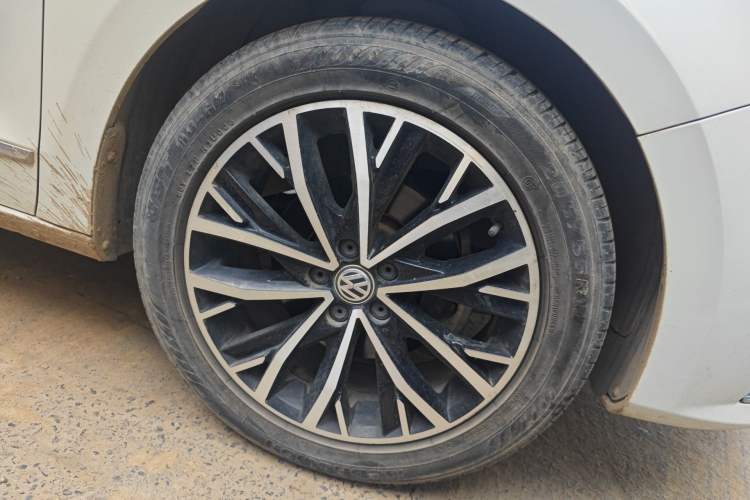 Used Volkswagen Bora 2018 1.5L Automatic Comfort Model Right Front Wheel Hub