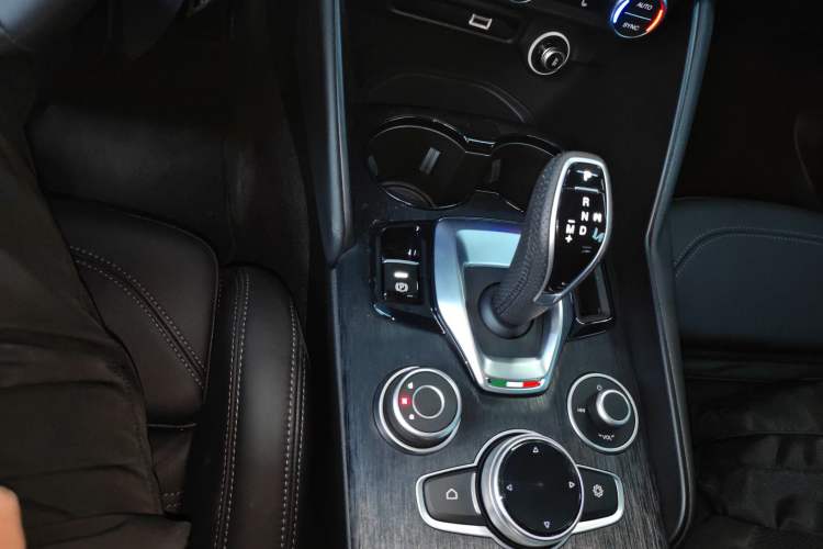 Used Alfa Romeo Giulia 2023 2.0T 280HP Longitudinal Engine Version
