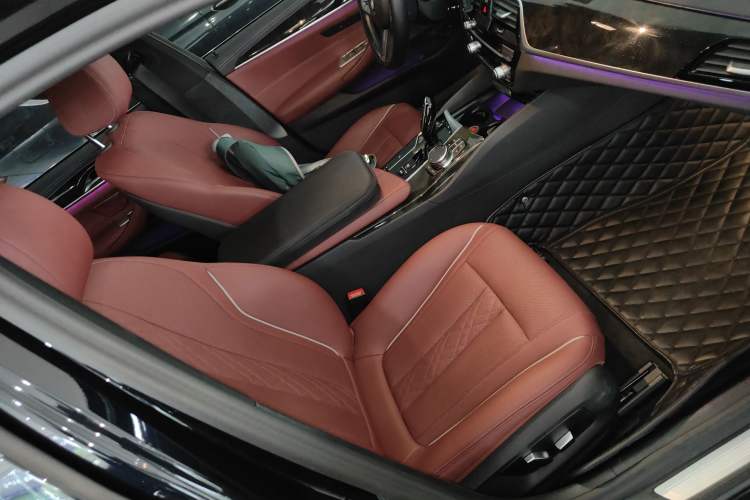 Used BMW 5 Series 2022 Second Facelift 525Li M Sport Package Right Front Seat