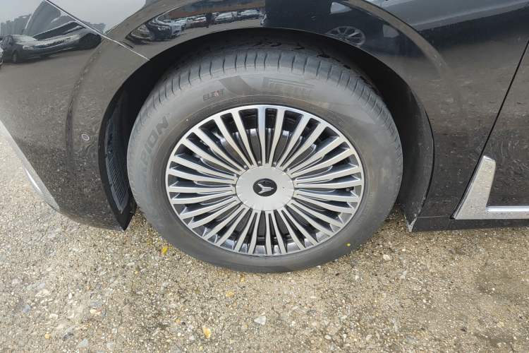 Used VOYAH Dream 2025 PHEV Four-Wheel Drive Prestige Kunpeng Edition Exterior 4