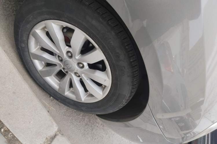 Used Kia Carens 2011 2.0L 7-Seater Automatic Standard Edition
