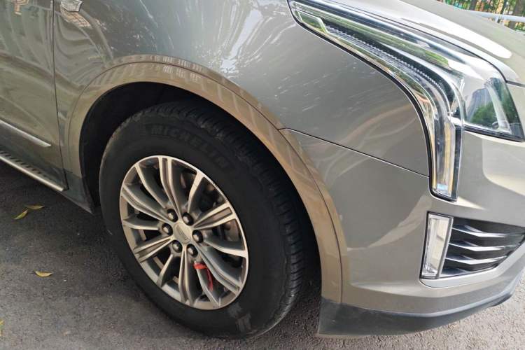 Used Cadillac XT5 2018 25T Luxury Model Right Front Wheel Hub