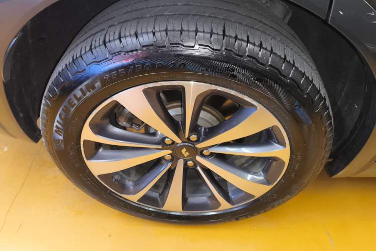 Used Li Auto ONE 2020 Extended-Range 6-Seater Version Right Rear Wheel Hub