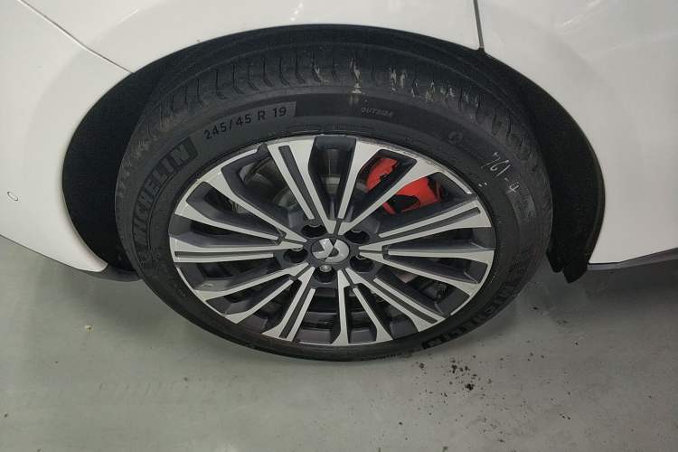 Used Nio ET5 2022 75 kWh Right Rear Wheel Hub