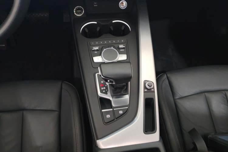 Used Audi A4L 2019 40 TFSI Fashion Edition China VI Emission Standard
