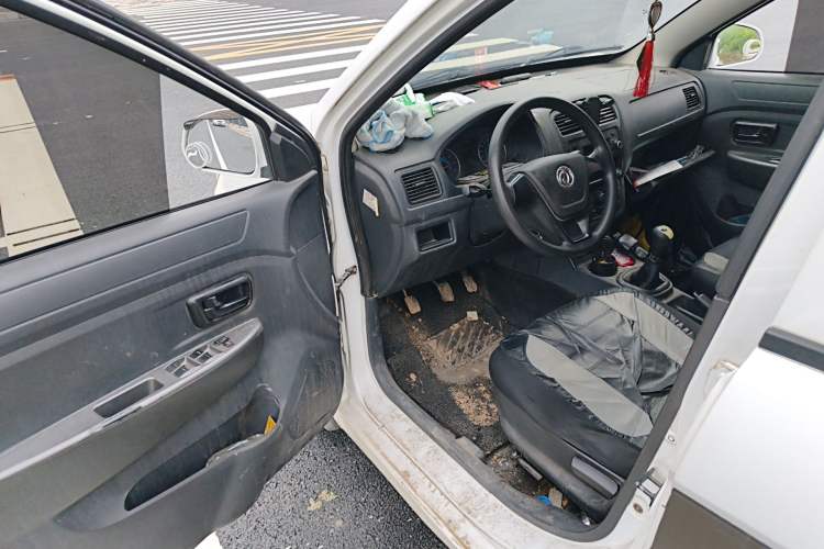 Used Dongfeng Fengon 330 2014 1.5L Manual Utility Version DK15 Driver Seat