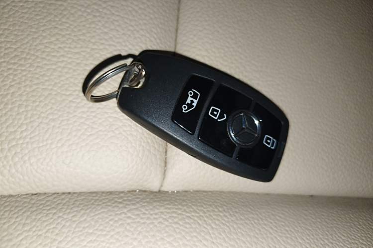 Used Mercedes-Benz Vito 2024 2.0T Elite Version 7 Seats