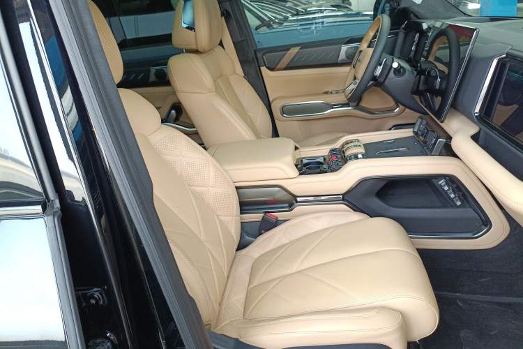 Used Formula Leopard 8 2025 Smart & Brave Flagship Edition 7 Seats
