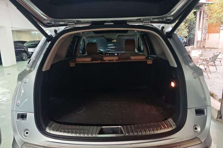 Used Landian E5 2023 1.5L DE-i 110 km Flagship Model 5 Seats
