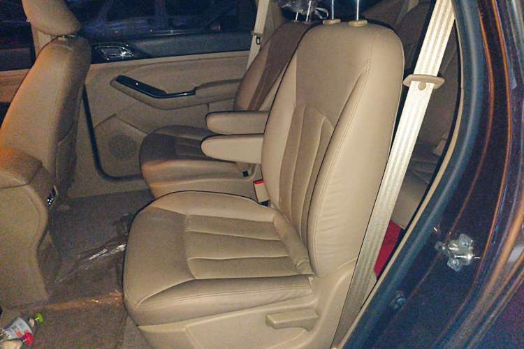 Used Baojun 730 2014 1.5L manual Comfort ESP version 7 seats Interior 4