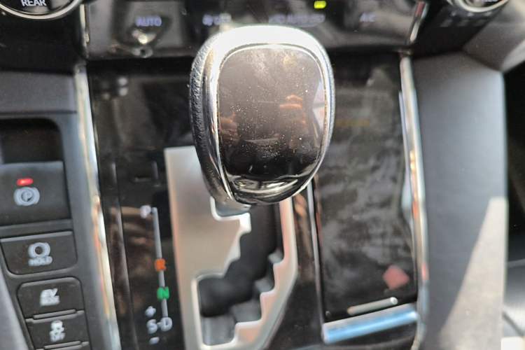 Used Toyota Vellfire 2021 Crown Dual-Engine 2.5L HV Luxury Edition
