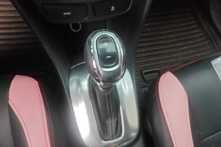 Used Buick Encore 2015 1.4T Automatic Two-Wheel Drive Urban Elite Version Gear Lever