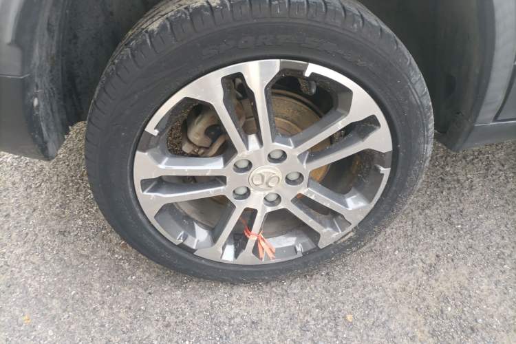 Used BAIC Senova X35 2016 1.5L Automatic Luxury Edition Right Rear Wheel Hub