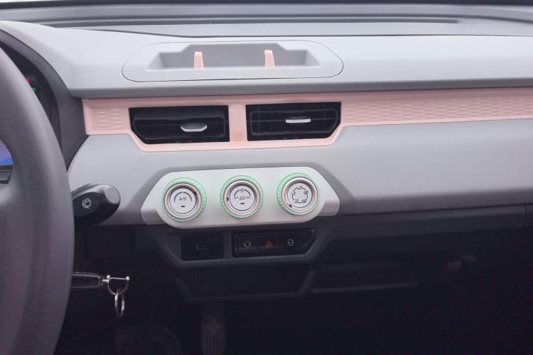 Used Chery QQ Ice Cream 2022 170km Sundae Phosphate Lithium-Ion
