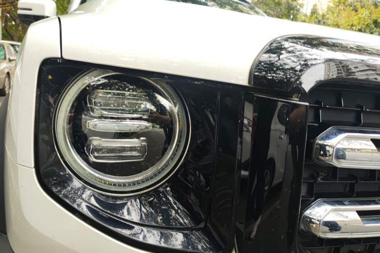 Used Haval DARGO 2021 2.0T DCT All-Wheel-Drive "Hao Tian Quan" Edition Right Front Headlight