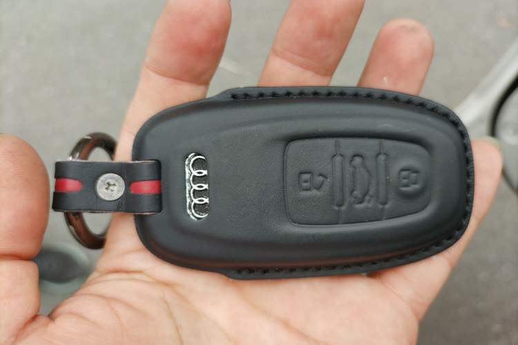 Used Audi A4L 2016 35 TFSI Collector's Edition Automatic Standard Model Vehicle Key