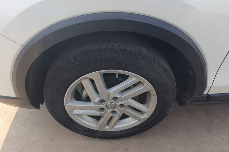 Used Venucia T60 2020 1.6L CVT Smart Drive Version China VI Standard Left Front Wheel Hub