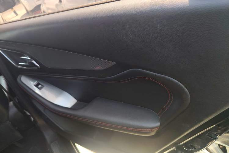 Used Baojun 560 2015 1.8L manual luxury version