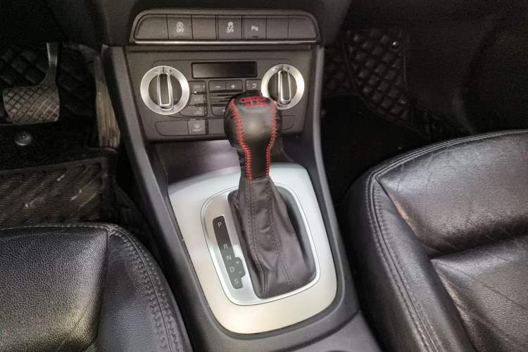 Used Audi Q3 2016 30 TFSI Collector's Edition Intelligent Model Gear Lever