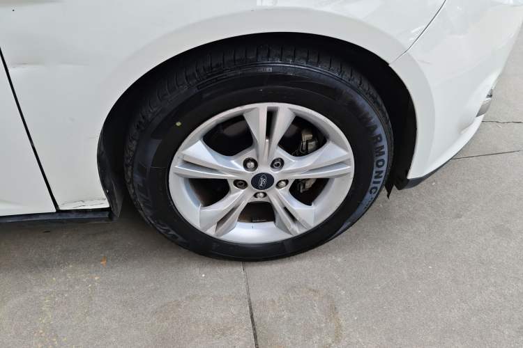 Used Ford Focus 2012 Sedan 1.6L Automatic Comfort Model Right Front Wheel Hub