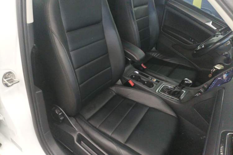 Used Volkswagen Golf 2016 1.6L Automatic Fashion Model