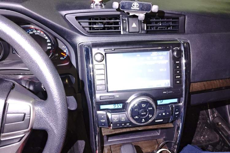 Used Toyota Reiz 2013 2.5S Elite Edition Audio And AC Panel