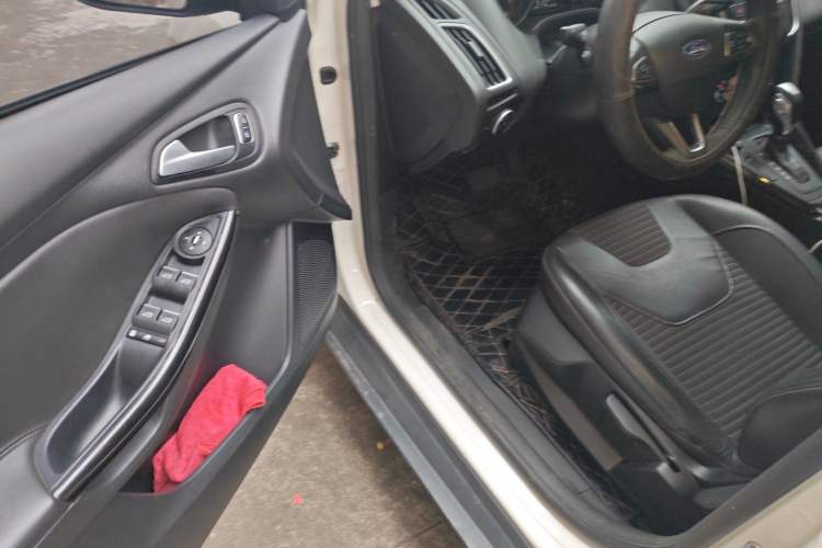 Used Ford Focus 2015 Hatchback EcoBoost 125 Automatic Supreme Style Edition