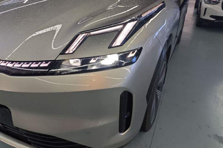 Used Lynk & Co 08 EM-P 2023 220 km Limited-Time Edition