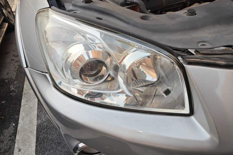 Used Toyota RAV4 2010 2.4L Automatic Deluxe Upgrade Edition Right Front Headlight